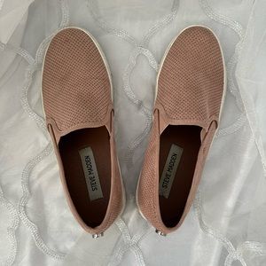Steve Madden Zarayy pink slip on shoes